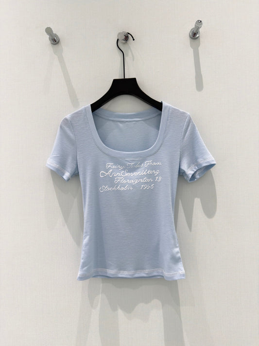 Dio Vintage script embroidered crop tee