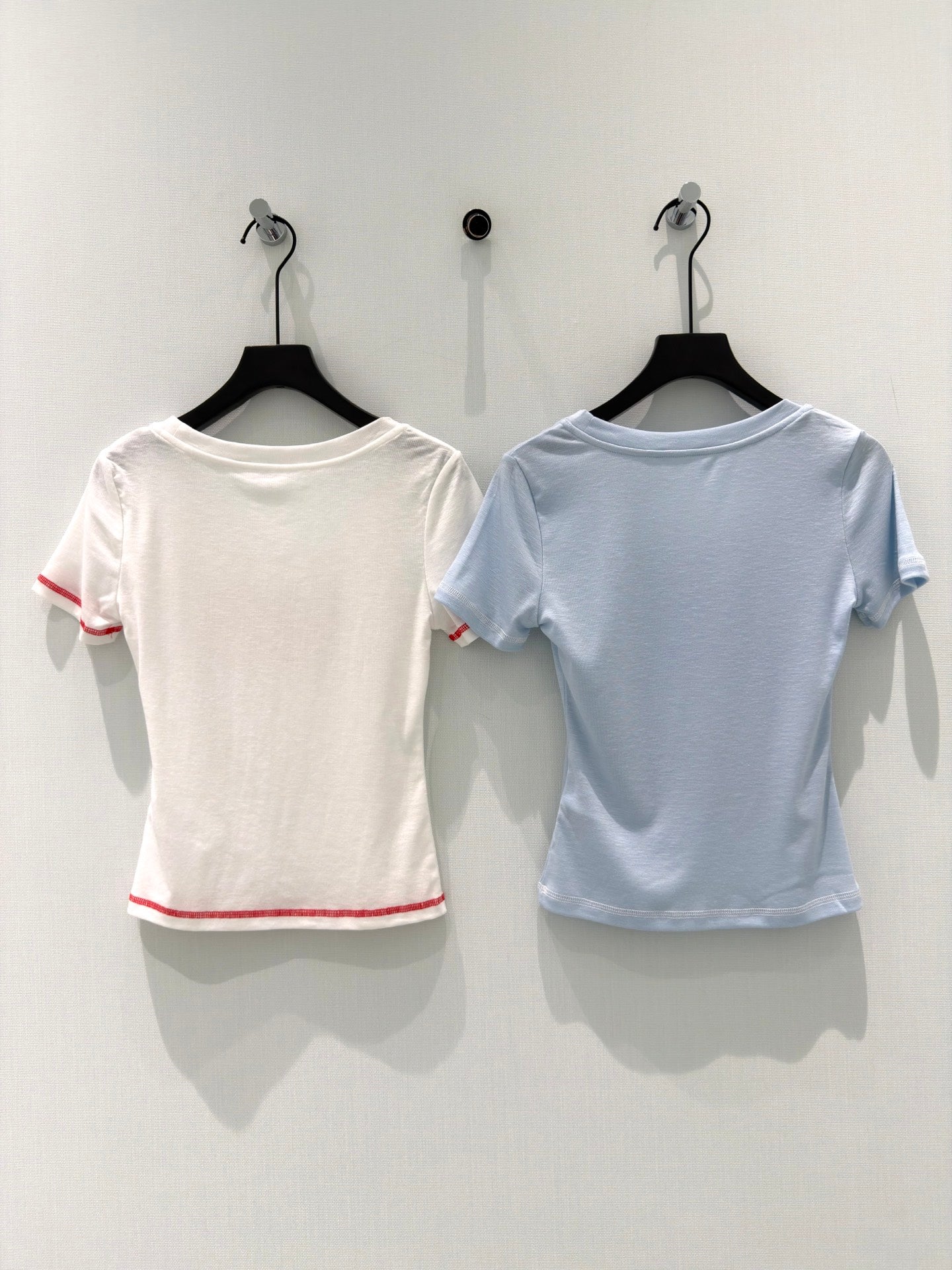 Dio Vintage script embroidered crop tee